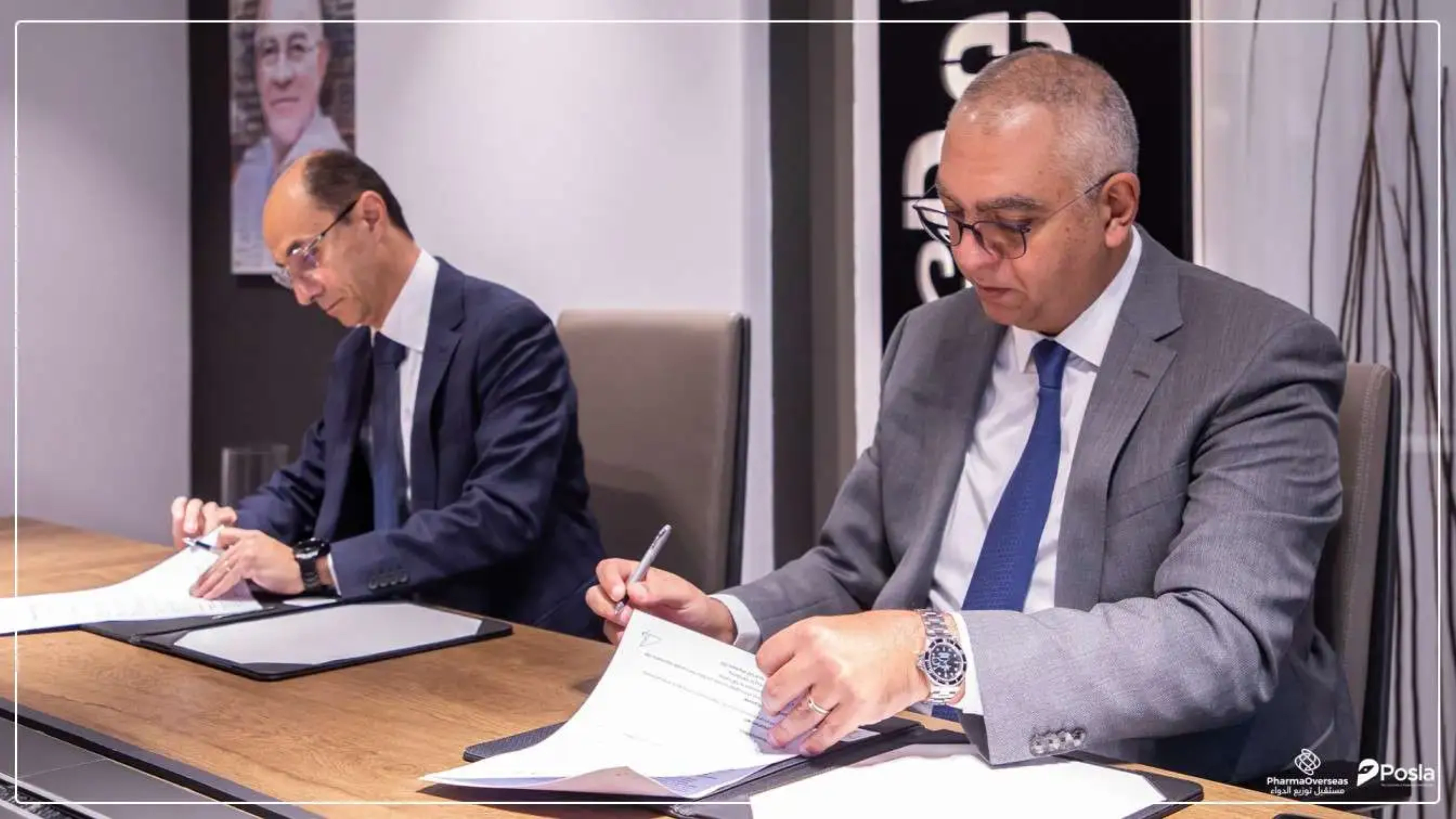 Executives signing a pharmaceutical cooperation protocol